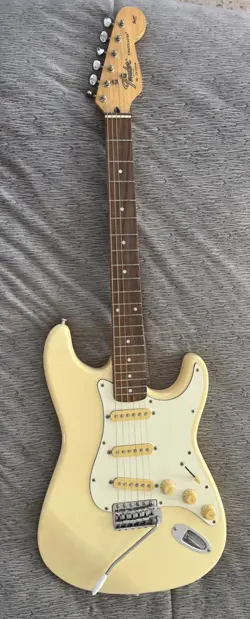 SQUIER OFF