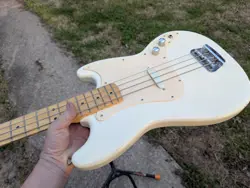 FENDER SQUIRE BRONCO BASS