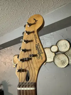 SQUIER STRATOCASTER SSS