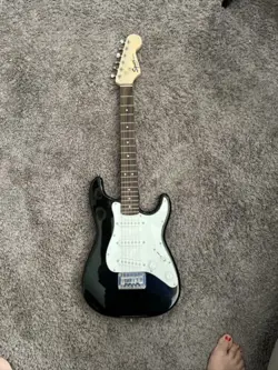 2004 BLACK SQUIER MINI STRAT SOLID BODY ELECTRIC GUITAR BY FENDER