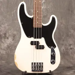 FENDER MIKE DIRNT ROAD WORN PRECISION BASS   WHITE