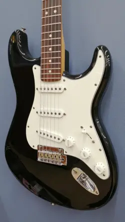 FENDER MEXICO STRATCASTER USED ALDER BODY MAPLE NECK/FINGERBOARD W/SOFT CASE