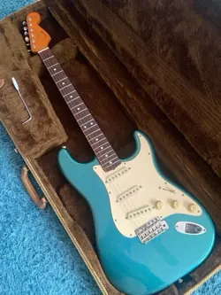 ELECTRIC GUITAR FENDER USA '62 AMERICAN VINTAGE STRATOCASTER V030073 SOLD AS IS