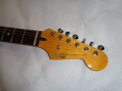 2011 FENDER SQUIER VINTAGE MODIFIED SURF STRATOCASTER GUITAR CANDY APPLE RED