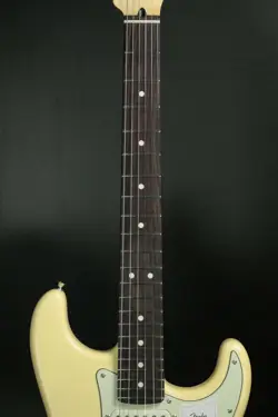 FENDER MADE IN JAPAN JUNIOR COLLECTION STRATOCASTER ROSEWOOD SATIN VINTAGE WHITE