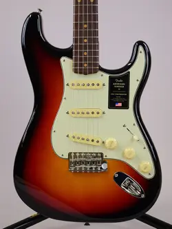 FENDER AMERICAN VINTAGE II 1961 STRATOCASTER 2024 3-COLOR SUNBURST