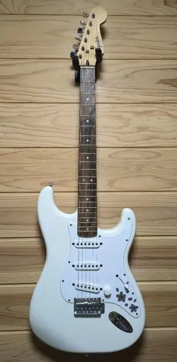 SQUIER BY FENDER STRATOCASTER / ELECTRIC GUITAR W/ SC