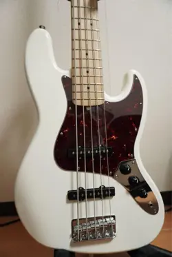 SQUIER BY FENDER JAZZ BASS 5-STRING BASS SAFE PACKING!