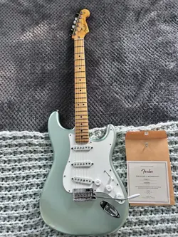 FENDER AMERICAN PROFESSIONAL STRATOCASTER 6 STRING ELECTRIC GUITAR - GREEN