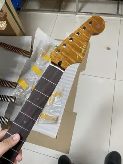 STRAROCASTER 22FRETS