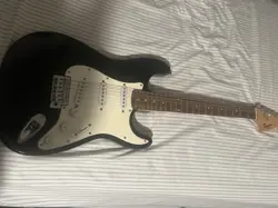 ELECTRIC GUITAR. BLACK.