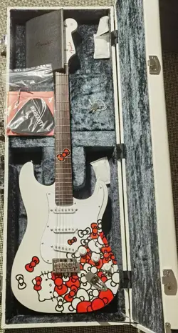 ELECTRIC GUITAR FENDER HELLO KITTY STRATOCASTER 50TH ANNIVERSARY MADE IN JAPAN 