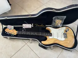 FENDER AMERICAN SERIES STRATOCASTER —2001 ASH BODY