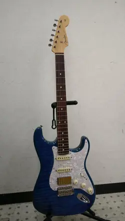 FENDER TRADITIONALII 60S STRATOCASTER E GUITAR SAFE DELIVERY FROM JAPAN