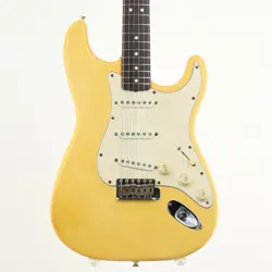 FENDER AMERICAN VINTAGE 62 STRATOCASTER VINTAGE WHITE ELECTRIC GUITAR FROM JAPAN