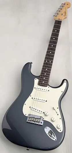 STANDARD STRATOCASTER CHARCOAL