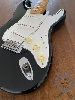 STRATOCASTER 72 BLACK