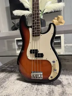 FENDER PRECISION PLAYER