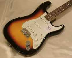 FENDER MADE IN JAPAN TRADITIONAL 60S STRATOCASTER 3TS *LH405