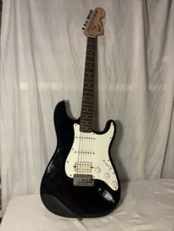 FENDER ELECTRIC GUITAR - SQUIER STRAT WITH CASE