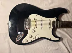 SQUIER STRAT WITH