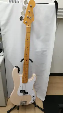 FENDER TRADITIONAL 50S PRECISION BASS ELECTRIC BASS GUITAR