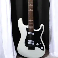 SQUIER BY FENDER CONTEMPORARY STRATOCASTER HT PEARL WHITE 2020 MODEL USED