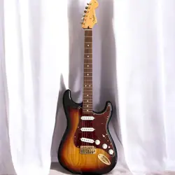 FENDER MEXICO DELUXE PLAYER STRATOCASTER SUNBURST, ASH BODY, MAPLE NECK, USED
