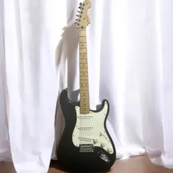 FENDER PLAYER STRATOCASTER ELECTRIC GUITAR BLACK USED, FEW SCRATCHES, INCLUDES