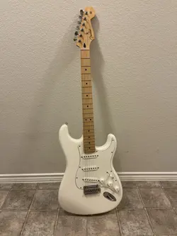FENDER STANDARD STRATOCASTER - AMERICAN MADE