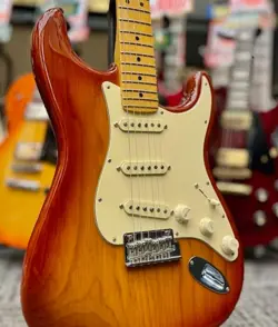 STRATOCASTER USED PINE