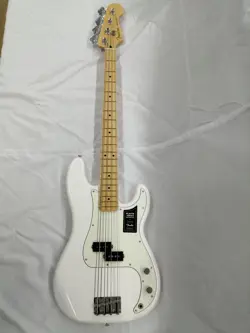 FENDER PLAYER SERIES ELECTRIC BASS WITH SOFT CASE - NEW CONDITION