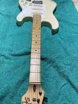 FENDER STRATOCASTER SQUIRE