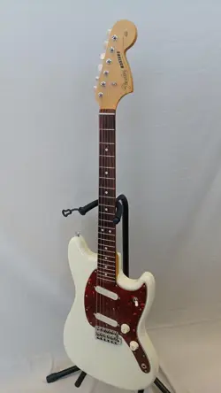 FENDER MUSTANG ELECTRIC GUITAR - SOLID BODY, USED, GREAT CONDITION