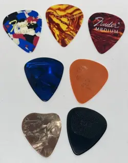7 VINTAGE FENDER GUITAR PICKS- MULTIPLE SIZES & GAUGES