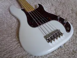 2015 SQUIER BY FENDER VINTAGE MODIFIED PRECISION BASS V OLYMPIC WHITE.
