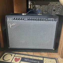 FENDER CHAMPION 100 100-WATT 2X12