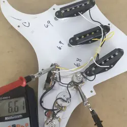 STRAT PICKGUARD PICKUPS