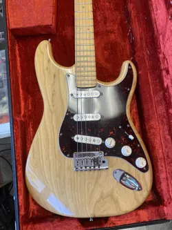 1999 FENDER AMERICAN DELUXE STRATOCASTER WITH CASE