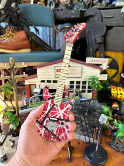 MINI GUITAR REPLICA