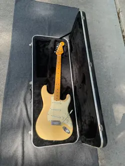 CLASSIC 1982 FENDER