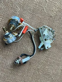 SET FENDER CTS GUITAR POTS KNOBS SWITCH HARNESS 5-WAY