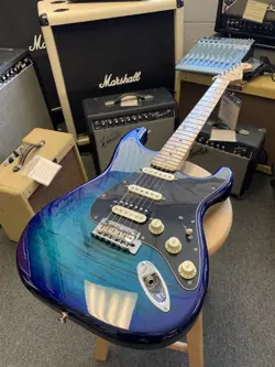 FENDER STRATOCASTER HSS