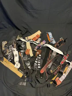 LARGE LOT OF 33 MISC GUITAR STRAPS-FENDER-REUNION BLUES-VARIOUS-SOME LEATHER