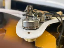 2-TONE SUNBURST FINISH