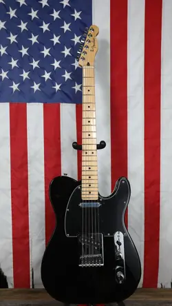 FENDER PLAYER TELECASTER WITH MAPLE FRETBOARD - BLACK