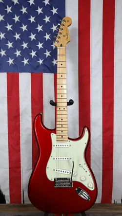 FENDER PLAYER STRATOCASTER WITH MAPLE FRETBOARD - CANDY APPLE RED