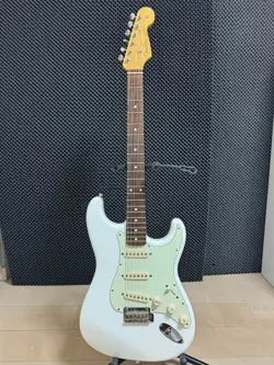 FENDER MADE IN JAPAN TRADITIONAL 60S FROM JAPAN