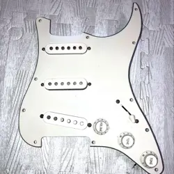 STRATOCASTER ASSEMBLY PICKUP FENDER
