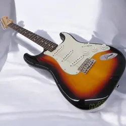 FENDER TRADITIONAL II 60S STRATOCASTER RW 3TS MADE IN JAPAN, SOFT CASE INCLUDED